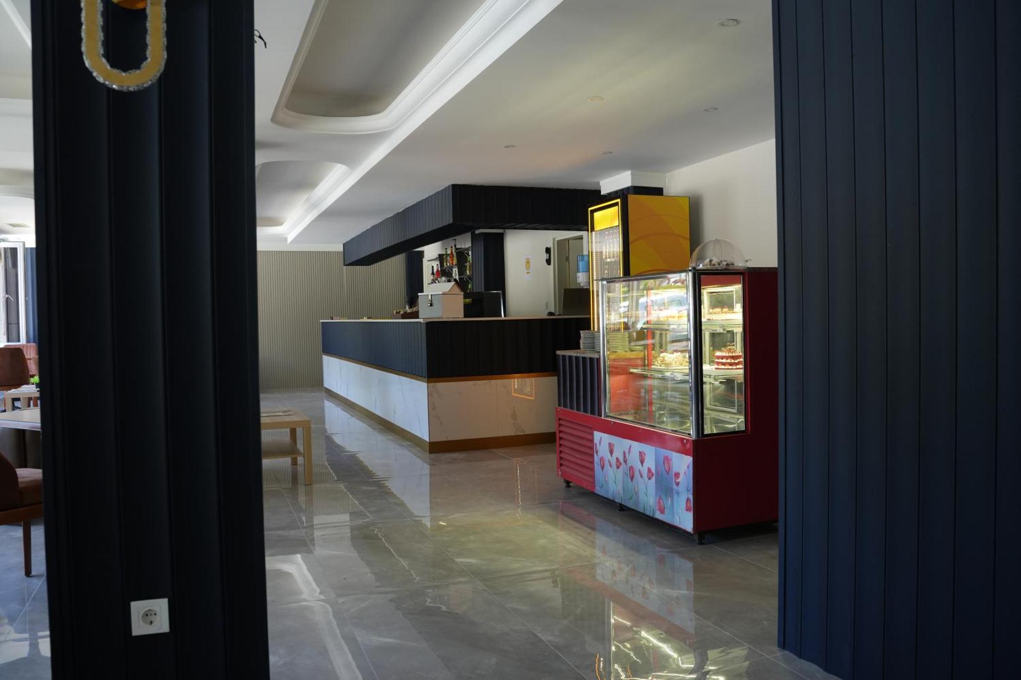 Ada Newday Hotel 3*