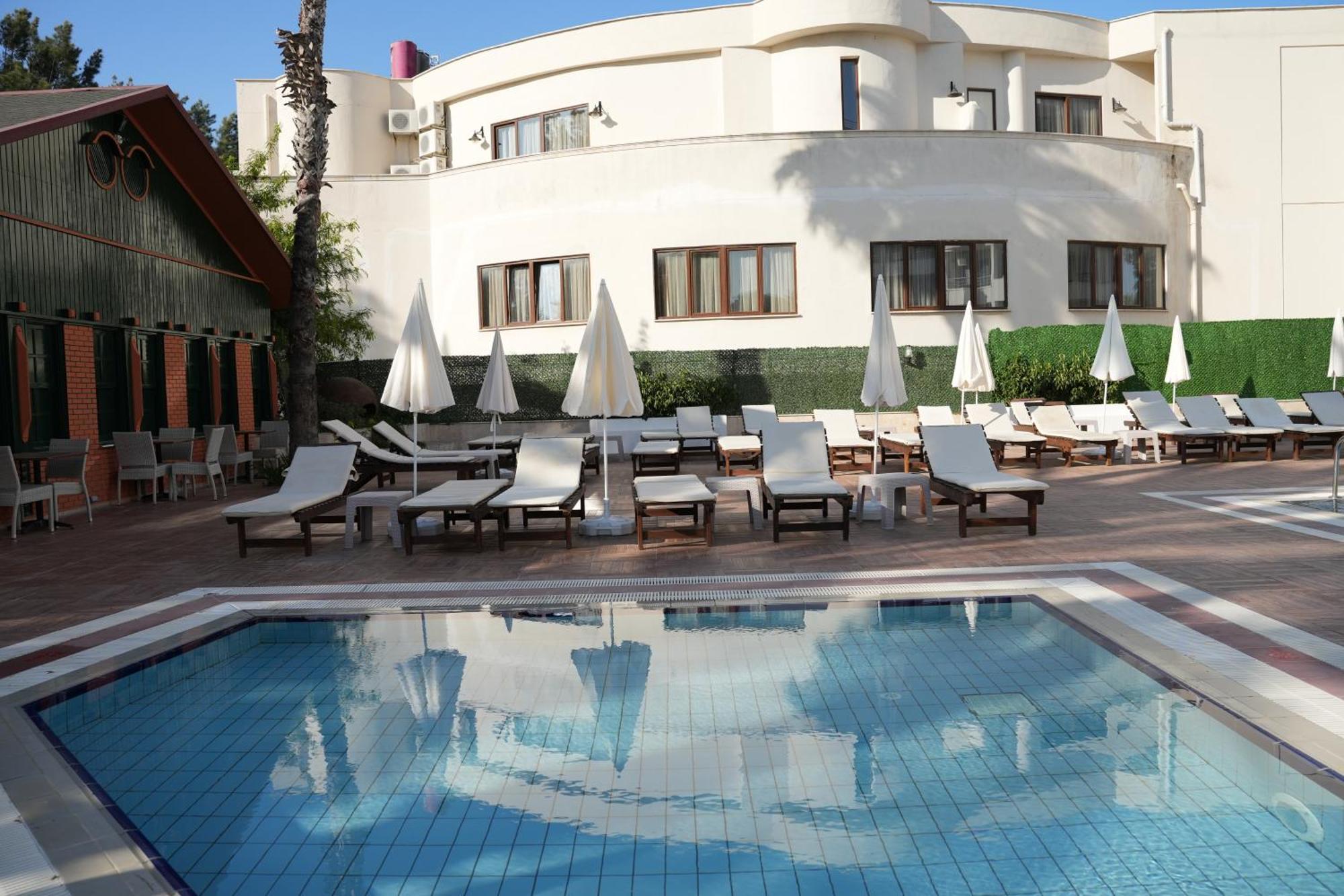 Ada Newday Hotel 3*